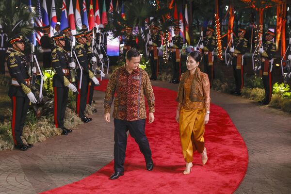 Cambodia&#x27;s Prime Minister Hun Manet, left, and his wife Pich Chanmony arrive for the gala dinner at the Association of Southeast Asian Nations (ASEAN) Summit in Jakarta, Indonesia. - Sputnik International