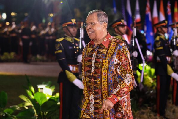 Russian Foreign Minister Sergey Lavrov arrives at the gala dinner at the 18th Association of Southeast Asian Nations (ASEAN) Summit in Jakarta, Indonesia. - Sputnik International