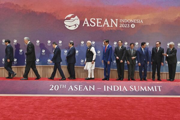 From left to right, Philippine&#x27;s President Ferdinand Marcos, Jr., Singapore&#x27;s Prime Minister Lee Hsien Loong, Thailand&#x27;s Permanent Secretary of the Ministry of Foreign Affairs Sarun Charoensuwan, Vietnam&#x27;s Prime Minister Pham Minh Chinh, Indian Prime Minister Narendra Modi, Indonesian President Joko Widodo, Laos&#x27; Prime Minister Sonexay Siphandone, Brunei&#x27;s Sultan Hassanal Bolkiah, Cambodia&#x27;s Prime Minister Hun Manet, Malaysian Prime Minister Anwar Ibrahim and East Timor&#x27;s Prime Minister Xanana Gusmao leave the stage after a group photo during the ASEAN-India Summit in Jakarta, Indonesia. - Sputnik International