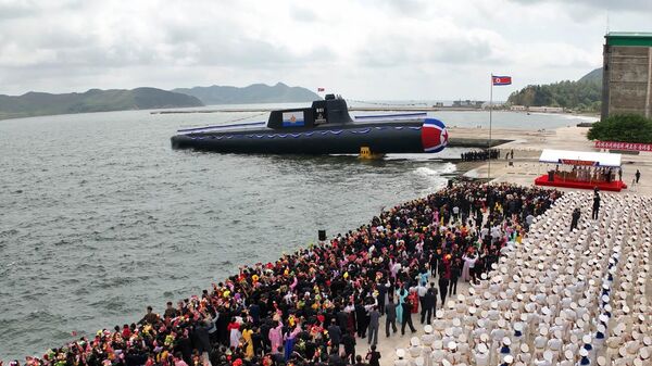 Церемония спуска новой подводной лодки КНДР с тактическими ядерными наступательными вооружениями - Sputnik International