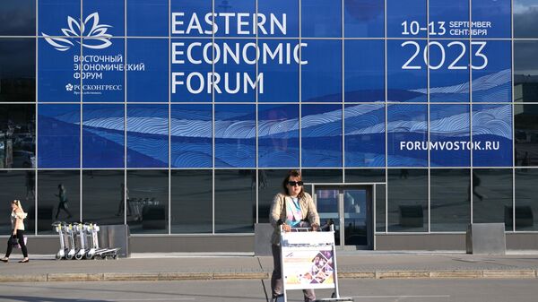 A banner of the Eastern Economic Forum in Vladivostok, September 2023 - Sputnik International