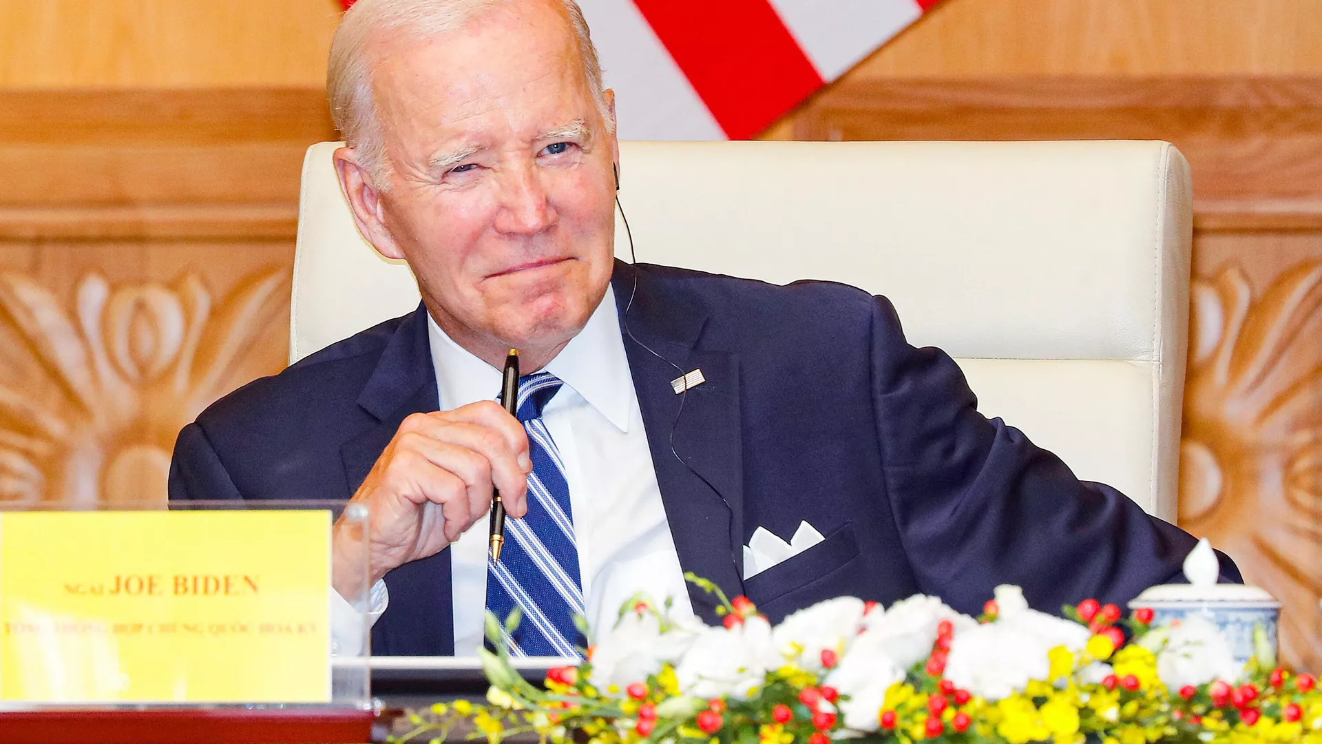 US President Joe Biden reacts during a meeting with Vietnam's Prime Minister Pham Minh Chinh (unseen) and CEOs at the Government Office in Hanoi on September 11, 2023.  - Sputnik International, 1920, 11.09.2023