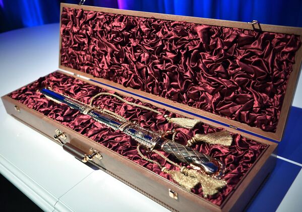 A Korean sword presented by Chairman of the State Council of the Democratic People&#x27;s Republic of Korea Kim Jong-un to Russian President Vladimir Putin during a gift exchange at an official reception after talks. - Sputnik International