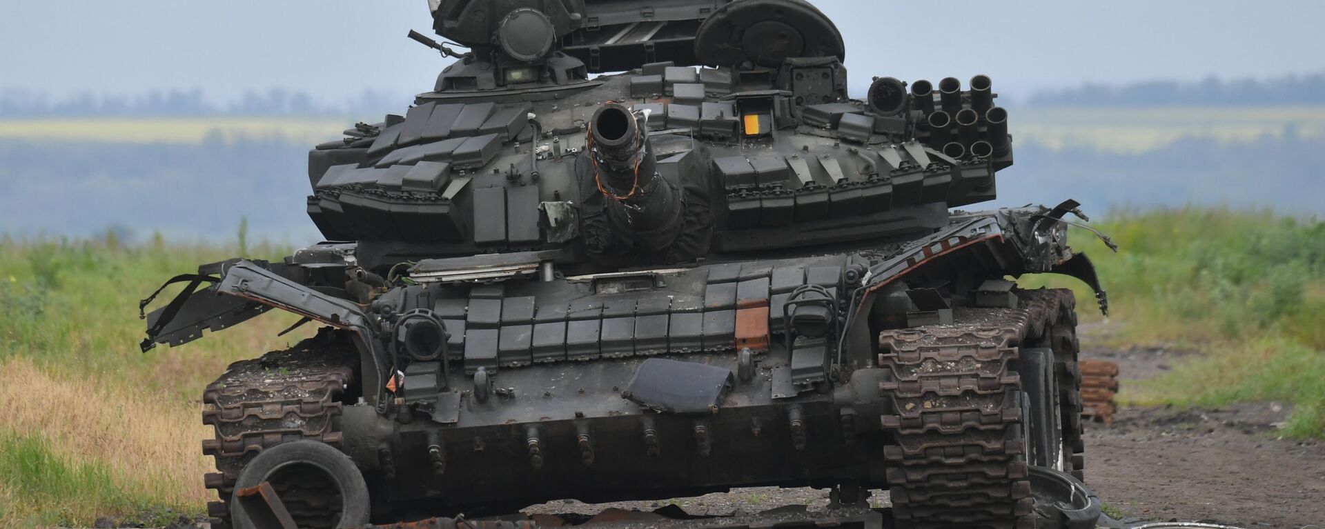 Demolished Ukrainian tank - Sputnik International, 1920, 12.09.2023