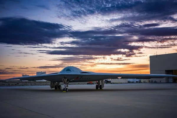 A Prototype of the B-21 Raider Stealth Bomber - Sputnik International