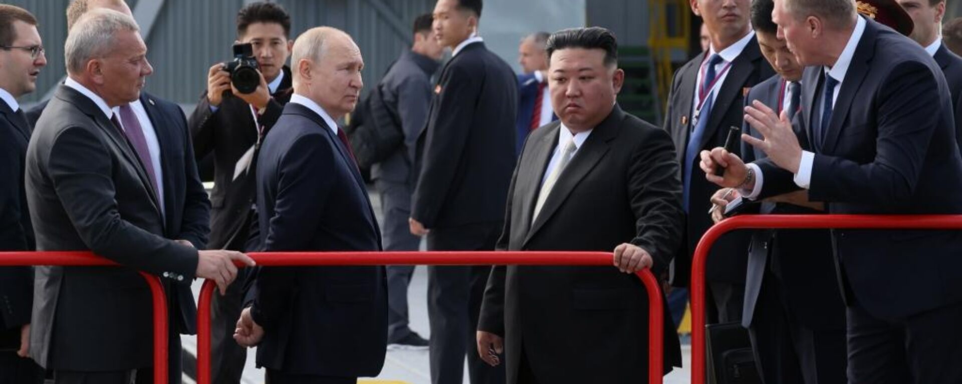  Russian President Vladimir Putin waits to greet North Korean leader Kim Jong Un during a visit to the Vostochny cosmodrome in Amur region, Russia. Mikhail Metzel / POOL - Sputnik International, 1920, 13.09.2023