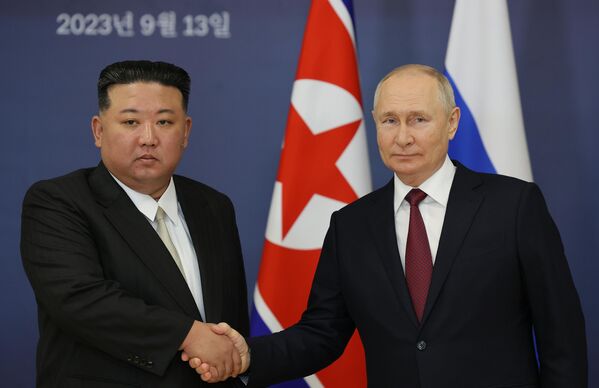 Russian President Vladimir Putin and North Korean leader Kim Jong Un pose for a joint photo during the meeting at the Vostochny Cosmodrome, September 13, 2023. - Sputnik International