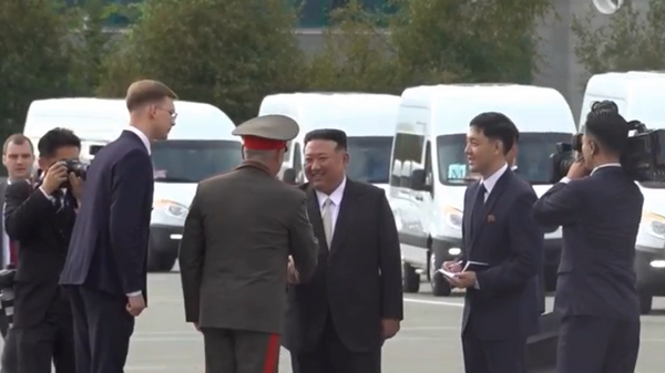 North Korean leader Kim Jong Un arrived at the airfield early Saturday, meeting with Russian Defense Minister Sergei Shoigu before viewing a variety of Russian military aircraft - Sputnik International