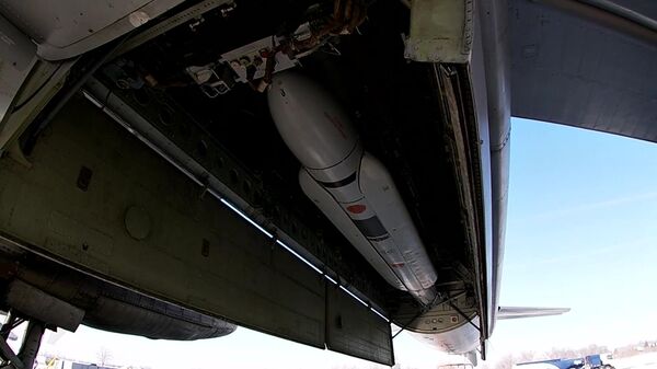 Loading cruise missiles onto Russia's Tu-95MS strategic bomber. File photo - Sputnik International