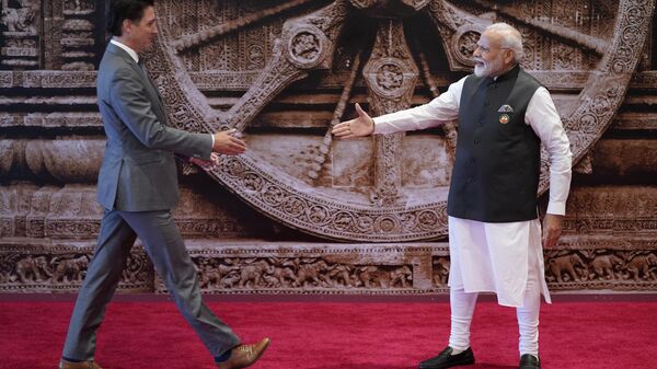 India's Prime Minister Narendra Modi (R) shakes hand with Canada's Prime Minister Justin Trudeau ahead of the G20 Leaders' Summit in New Delhi on September 9, 2023.  - Sputnik International