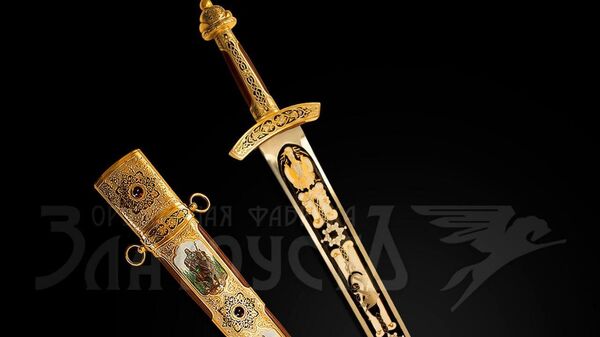 Kim Jong-Un was presented with a sword modeled after an 18th century sword during his visit to Russia - Sputnik International