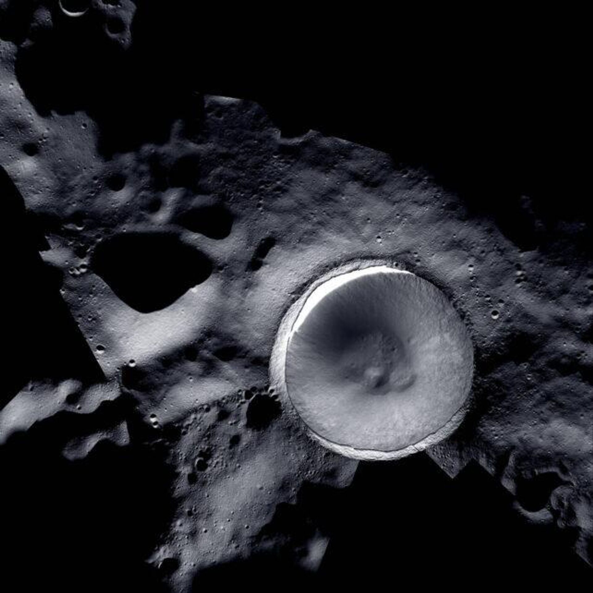 Shackleton Crater imaged by ShadowCam and the Lunar Reconnaissance Orbiter Camera. - Sputnik International, 1920, 20.09.2023