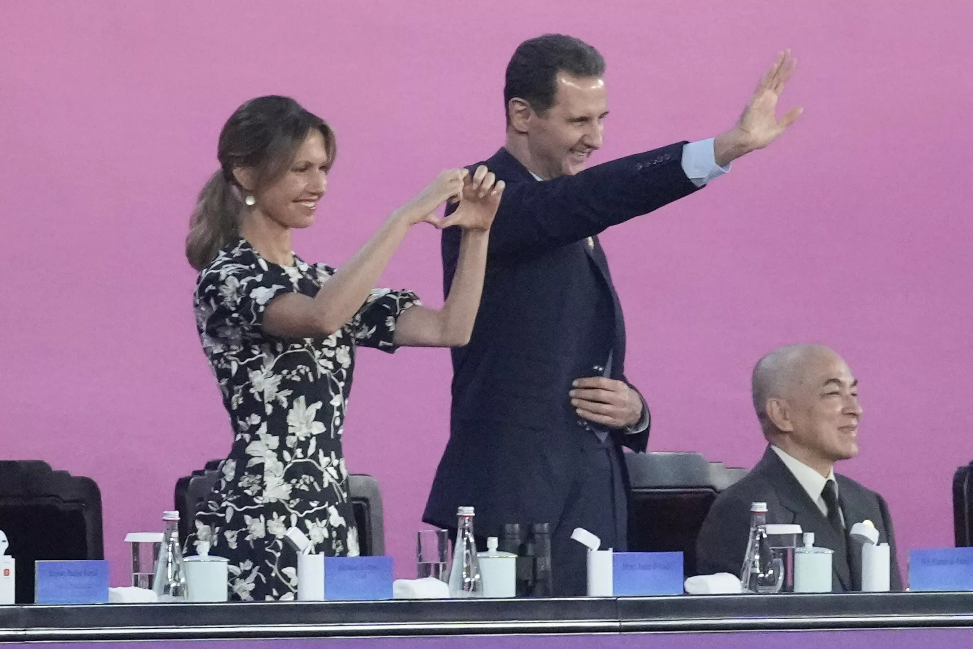 Syria President Bashar al-Assad, center, waves during the opening ceremony of the 19th Asian Games in Hangzhou, China, Saturday, Sept. 23, 2023. - Sputnik International, 1920, 09.12.2024