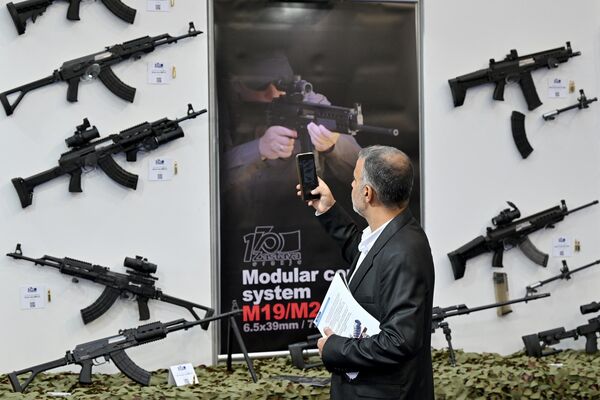 A visitor takes photographs at the 11th International Armament and Military Equipment Fair. - Sputnik International