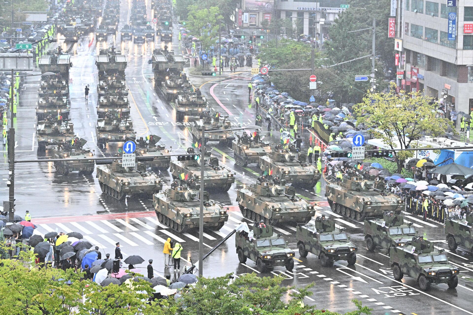 K21 IFVs (center) taking part in a military parade marking South Korea’s 75th Armed Forces Day in Seoul on September 26, 2023. - Sputnik International, 1920, 26.09.2023