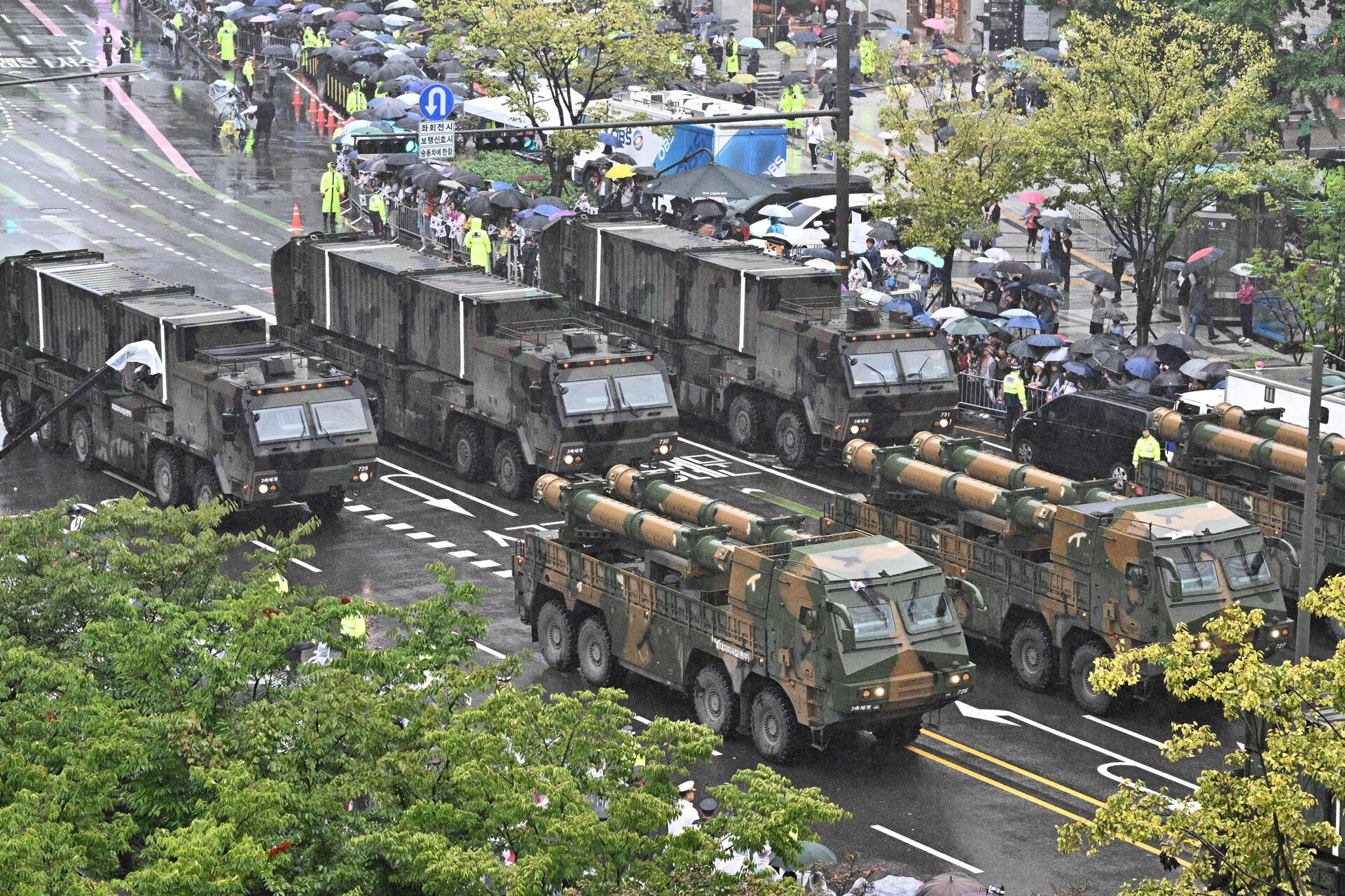 Hyunmoo-3 vehicles (front) take part in a military parade to celebrate South Korea’s 75th Armed Forces Day in Seoul on September 26, 2023. - Sputnik International, 1920, 26.09.2023
