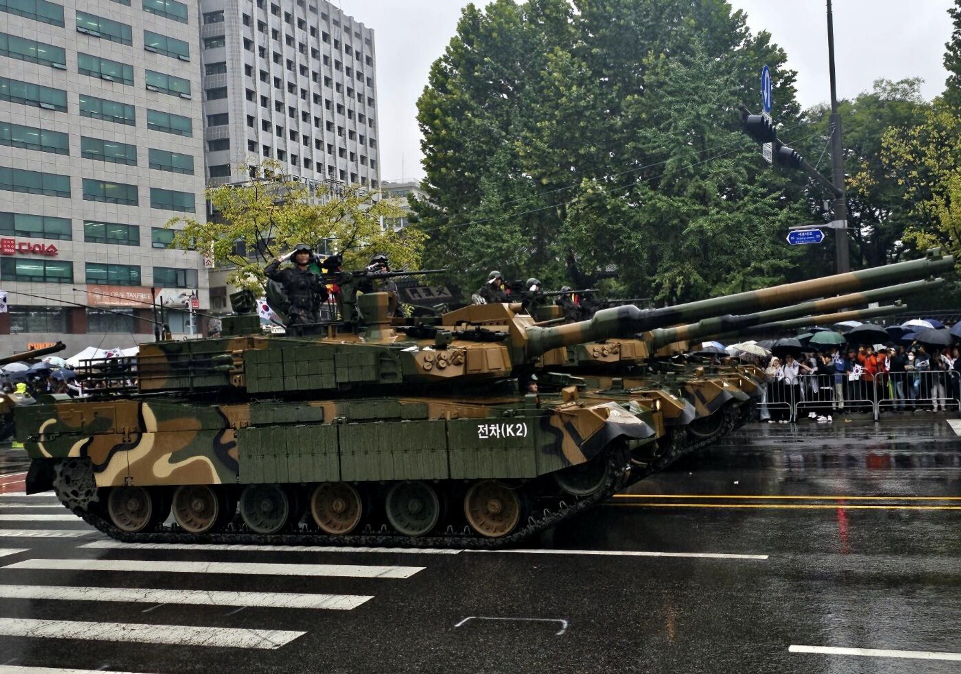 South Korea's K2 Black Panther tanks roll during a military parade to mark the 75th anniversary of its armed forces, the biggest Armed Forces Day ceremony in a decade,in Seoul, South Korea. - Sputnik International, 1920, 26.09.2023