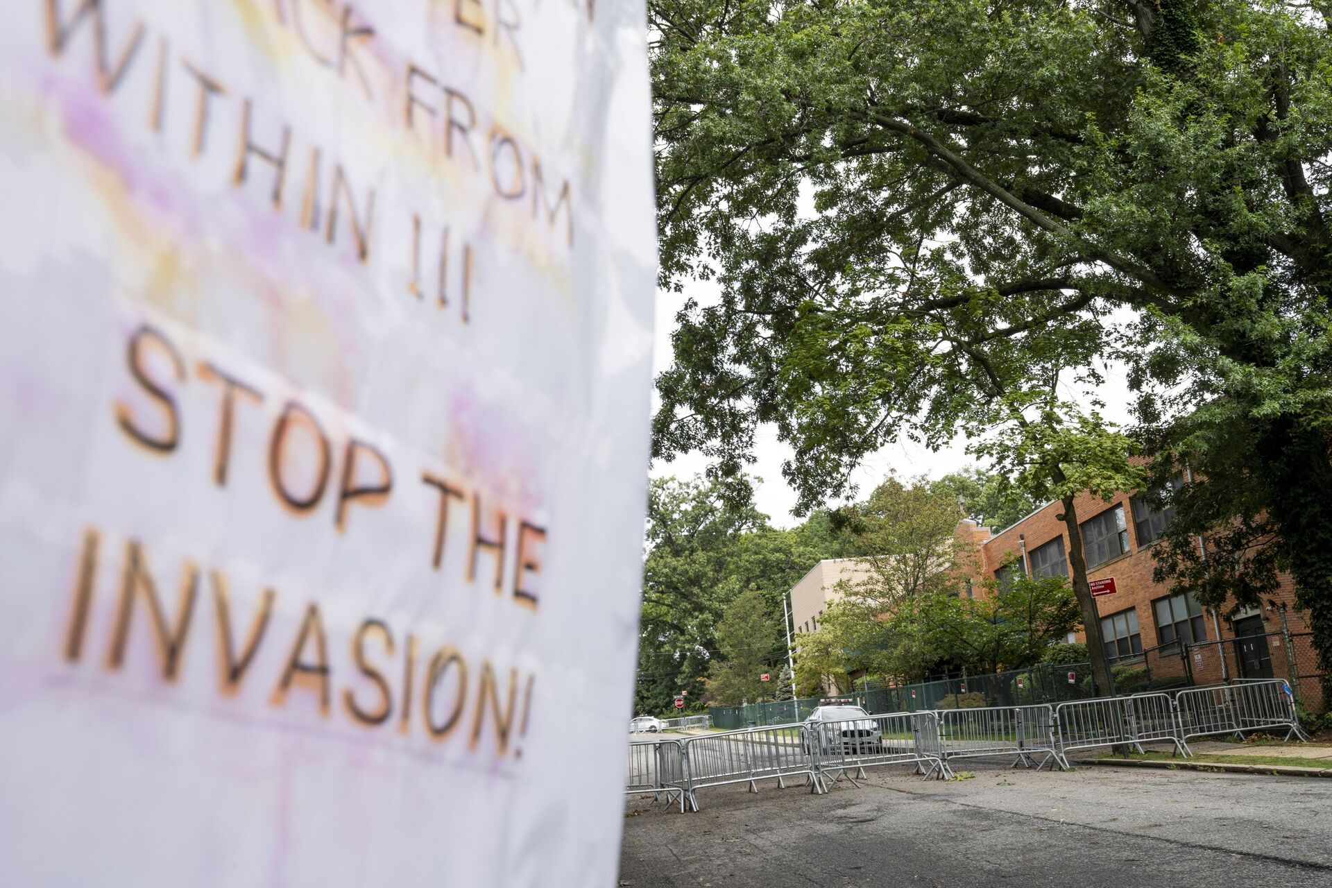 Protest signs are posted outside the former Saint John Villa Academy being repurposed as a shelter for homeless migrants, Wednesday, Sept. 13, 2023, in the Staten Island borough of New York. - Sputnik International, 1920, 27.09.2023