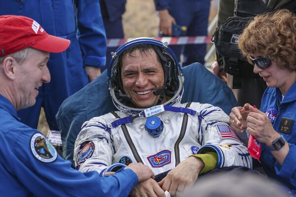 NASA astronaut Frank Rubio rests in a chair shortly after the landing of the Russian Soyuz MS-23 space capsule. - Sputnik International