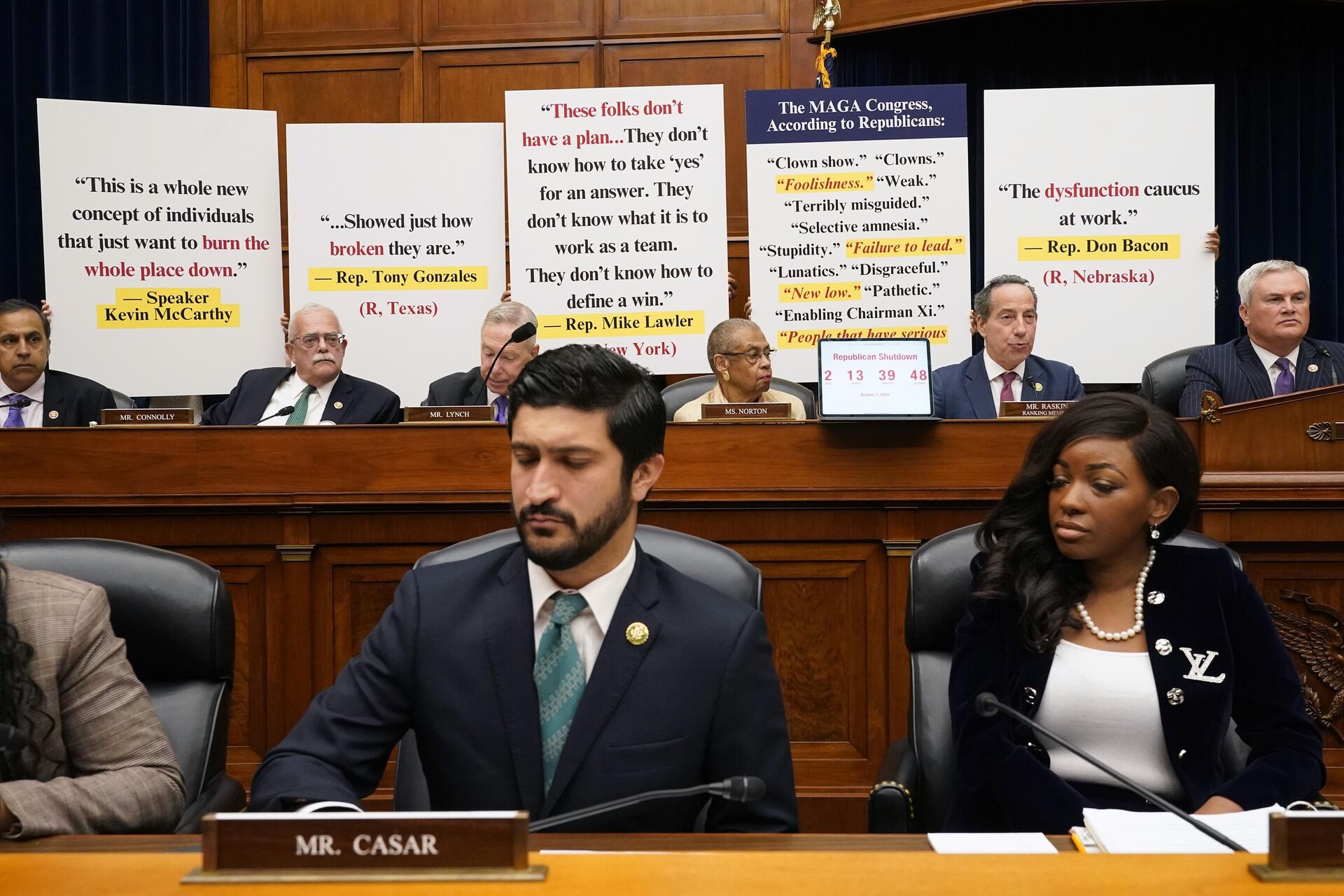 Ranking Member Rep. Jamie Raskin, D-Md., second right top, speaks on the Democratic side of the aisle, as the House Oversight Committee begins an impeachment inquiry into President Joe Biden, Thursday, Sept. 28, 2023, on Capitol Hill in Washington. Oversight Committee Chair James Comer, R-Ky., is seated top right. - Sputnik International, 1920, 28.09.2023