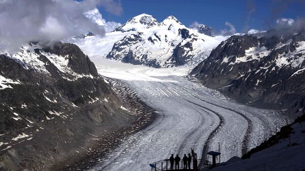 FILE - People enjoy the view at the Aletsch Glacier near Goms, Switzerland, June 14, 2023. - Sputnik International