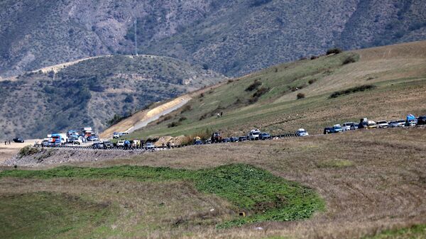 Cars queue near the Lachin Corridor, the only road leading from the breakaway region of Nagorno-Karabakh to Armenia - Sputnik International