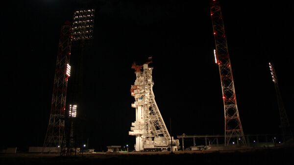 Proton-M carrier missile with Russian Express AM-4 satellite on the launch pad in Baikonur Cosmodrome - Sputnik International