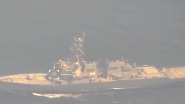 Screenshot of footage shot by an Iranian drone camera showing a US Arleigh Burke-class missile destroyer traversing the northern Indian Ocean. - Sputnik International