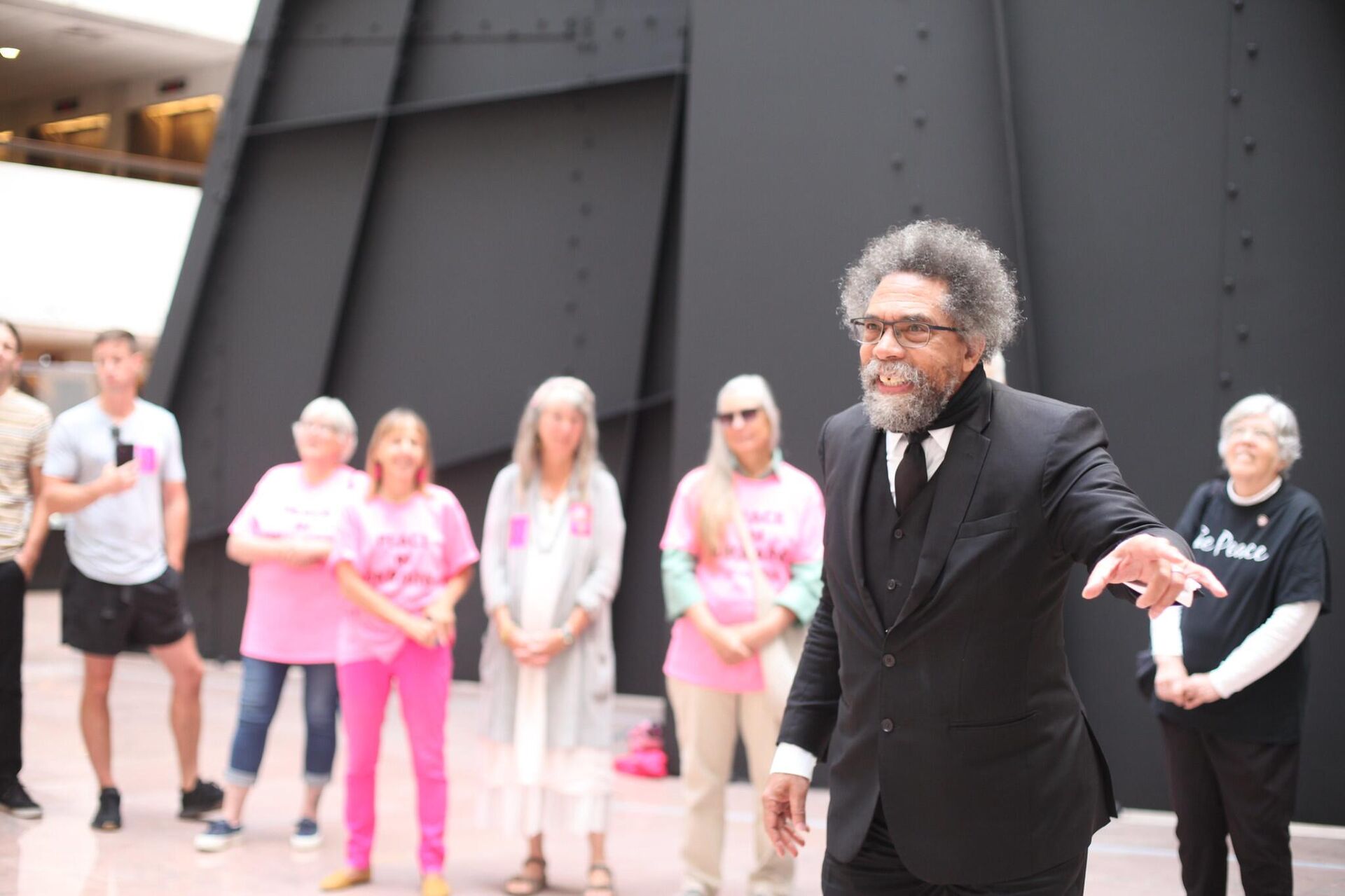 Dr. Cornel West speaks to Code Pink peace advocates during a prayer vigil in the Senate lobby, October 4, 2023 - Sputnik International, 1920, 05.10.2023