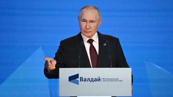 Russian President Vladimir Putin participates in the Valdai Discussion Club - Sputnik International