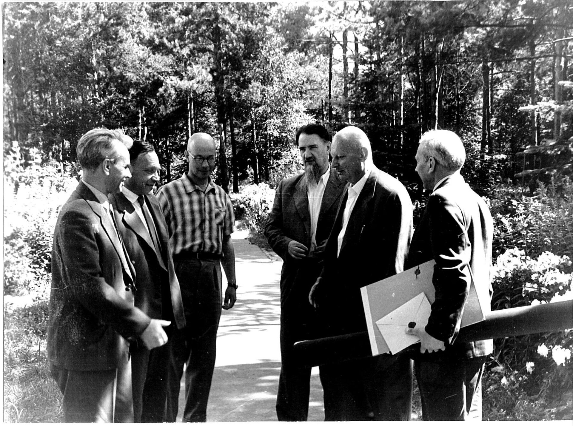 From left to right: Mstislav Keldysh, Alexander Leipunskiy, Vitaly Ievlev, Igor Kurchatov, Anatoly Alexandrov, and Yuri Treskin, 1959. - Sputnik International, 1920, 06.10.2023