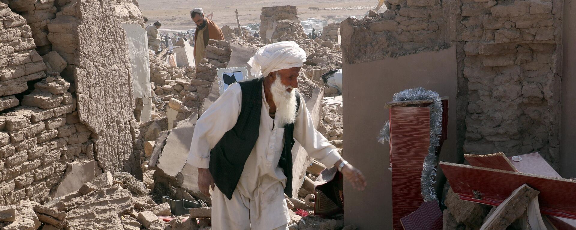 A man cleans up after an earthquake in Zenda Jan district in Herat province, of western Afghanistan, Sunday, Oct. 8, 2023. - Sputnik International, 1920, 08.10.2023