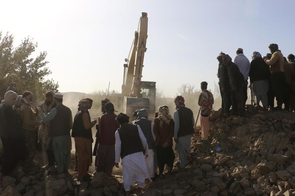 An excavator removes mud from a collapsed house after an earthquake in Zenda Jan district in Herat. - Sputnik International