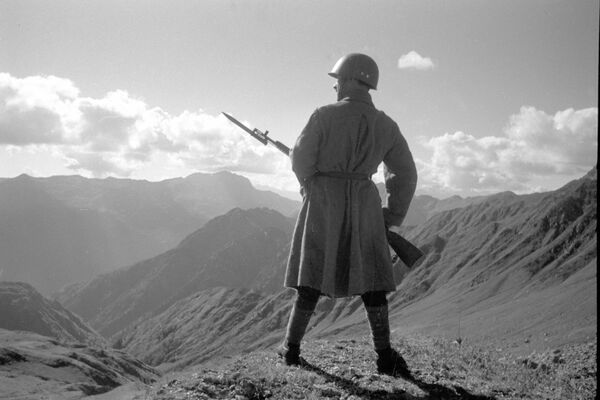 &quot;The Caucasus Pass is taken!&quot; The Battle of the Caucasus took place along a wide front line - from Novorossiysk to Mozdok. On these bridgeheads, in the course of exhausting, bloody defensive battles, the German offensive was stopped. - Sputnik International