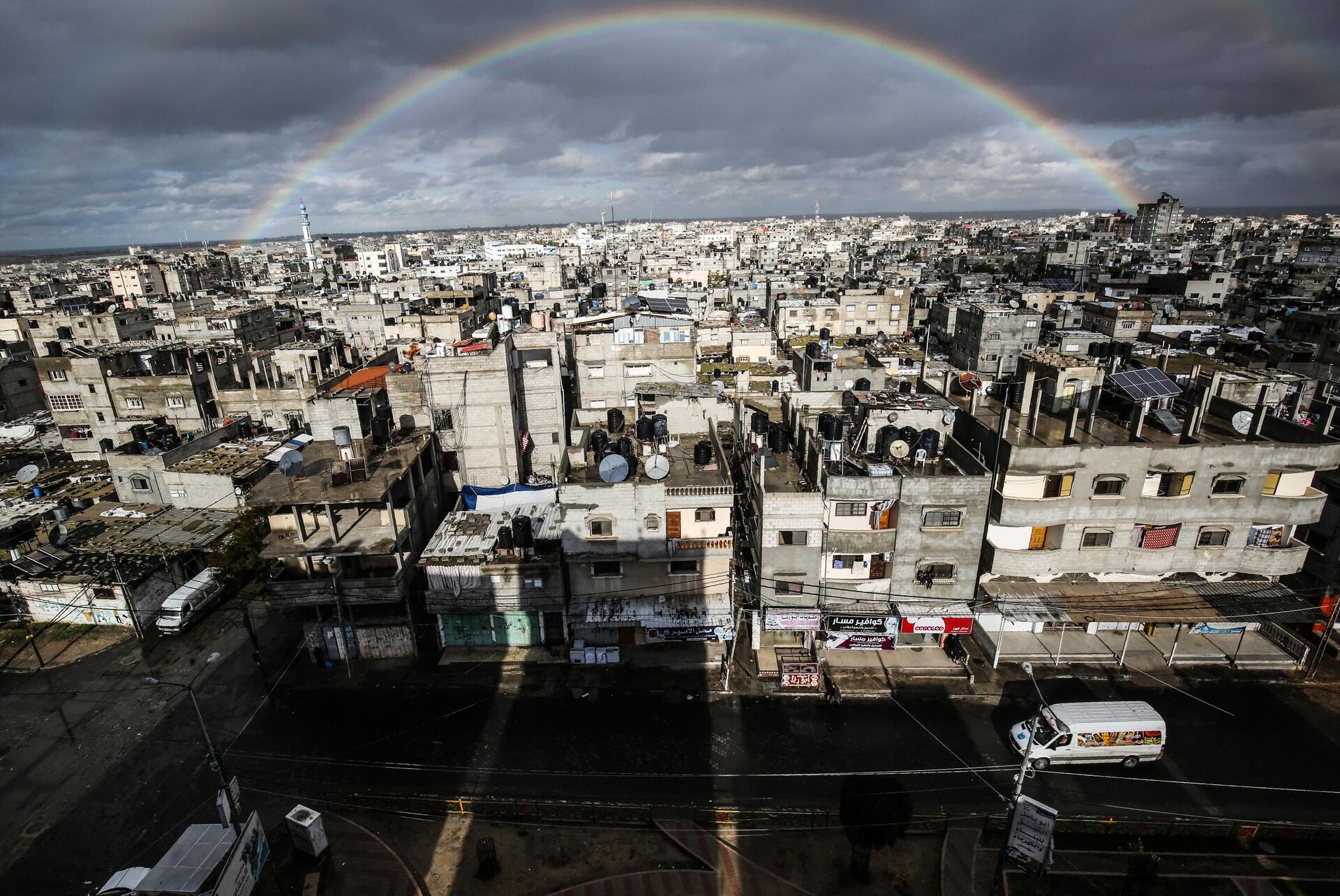 This picture taken on February 10, 2020 shows a rainbow in the sky above Rafah on a rainy day at sunset in the southern Gaza Strip.  - Sputnik International, 1920, 10.10.2023