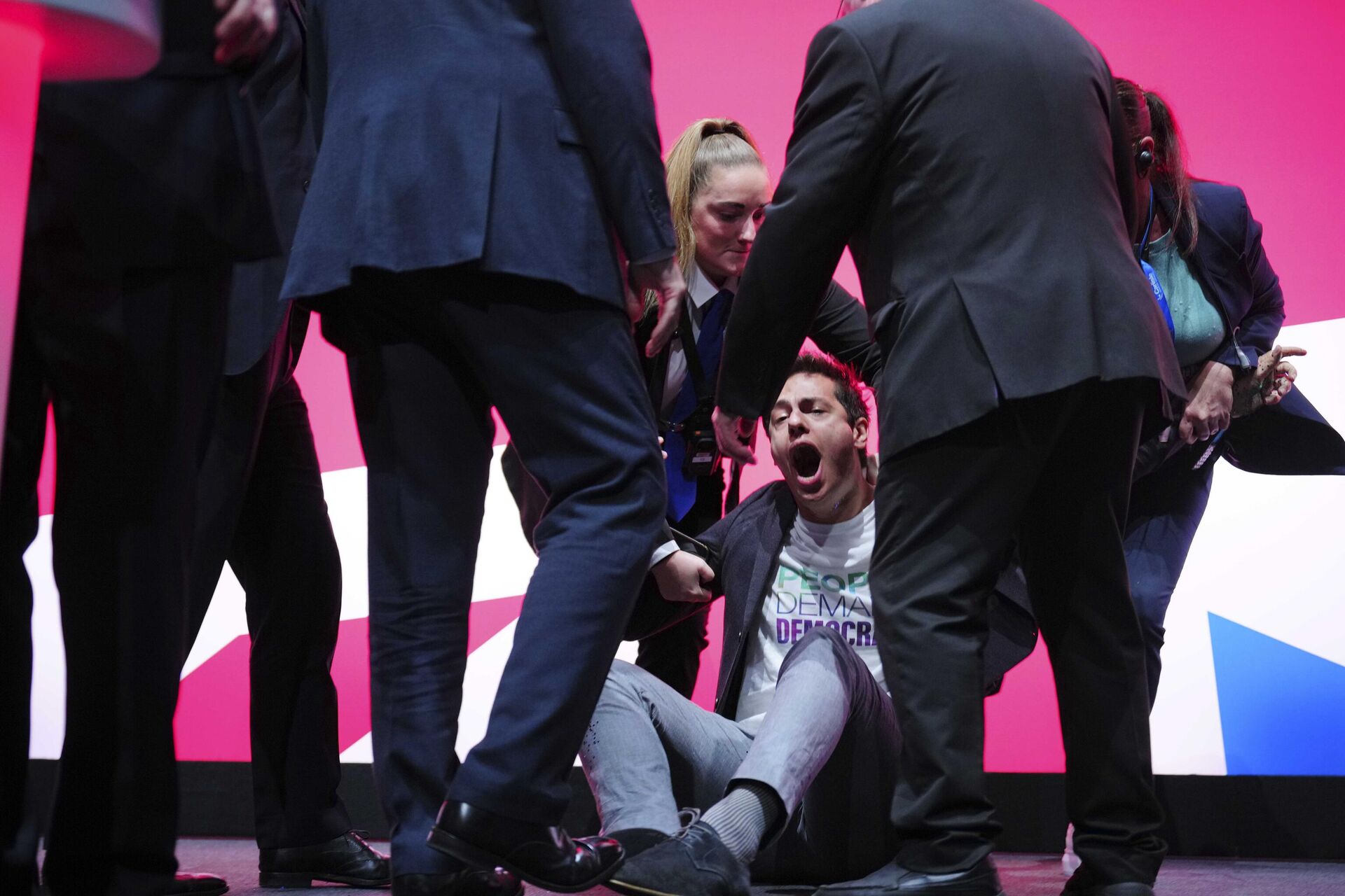 An unidentified man is carried away by security guards from the stage after thrown confetti to the Britain's opposition Labour Party leader Keir Starmer during his speech at the Labour Party conference in Liverpool, England, Tuesday, Oct. 10, 2023. - Sputnik International, 1920, 10.10.2023