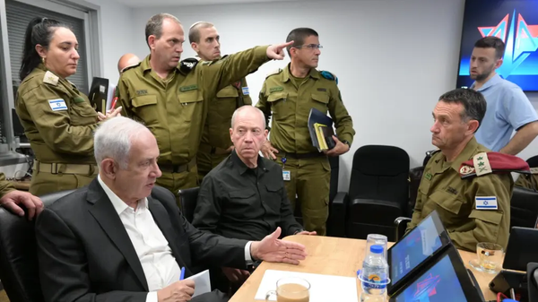 Israeli Prime Minister Benjamin Netanyahu meeting with Defense Minister Yoav Gallant and other military leaders on October 8, 2023, after the attack by Hamas. Israeli government's press office. - Sputnik International