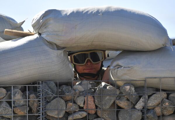 A serviceman checks out mock fortifications at the Edelweiss training range in Balykchy during the Indestructible Brotherhood-2023 joint military exercises. - Sputnik International