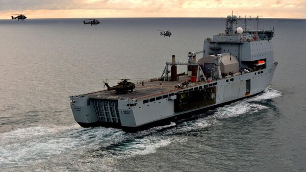 Royal Navy amphibious assault ship RFA Lyme Bay - Sputnik International