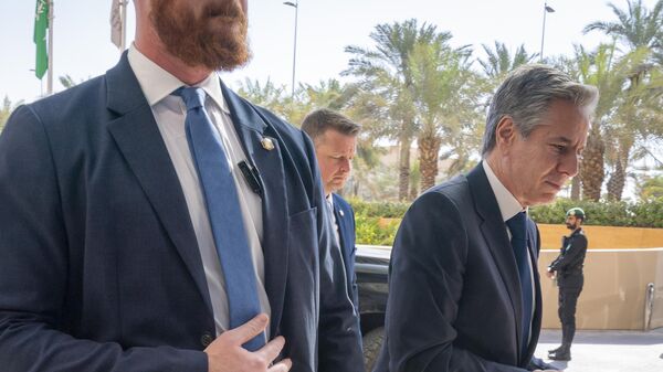 US Secretary of State Antony Blinken, right, returns to his hotel in Riyadh, Saudi Arabia, after meeting with Saudi Crown Prince Mohammed bin Salman - Sputnik International