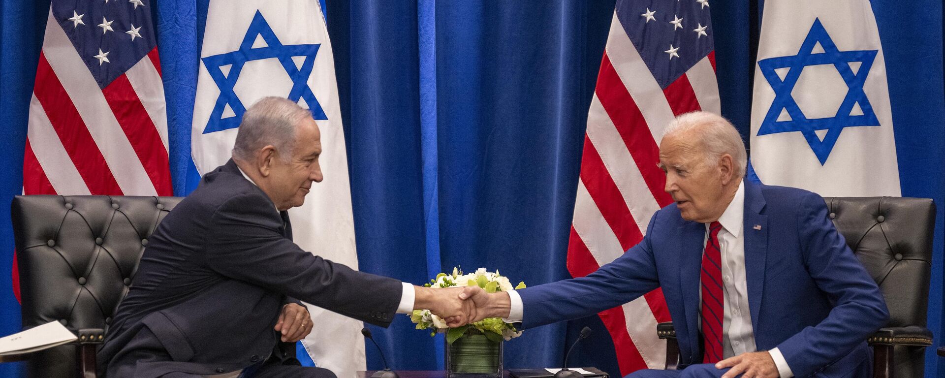 US President Joe Biden shakes hands with Israeli Prime Minister Benjamin Netanyahu as they meet on the sidelines of the 78th United Nations General Assembly in New York City on September 20, 2023.  - Sputnik International, 1920, 17.10.2023