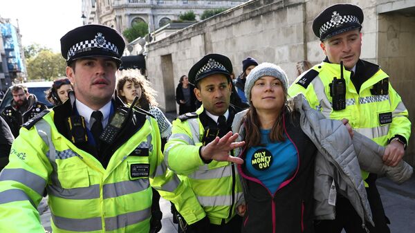 Swedish climate activist Greta Thunberg is arrested outside the InterContinental London Park Lane during the Oily Money Out demonstration organised by Fossil Free London and Greenpeace on the sidelines of the opening day of the Energy Intelligence Forum 2023 in London on October 17, 2023. - Sputnik International