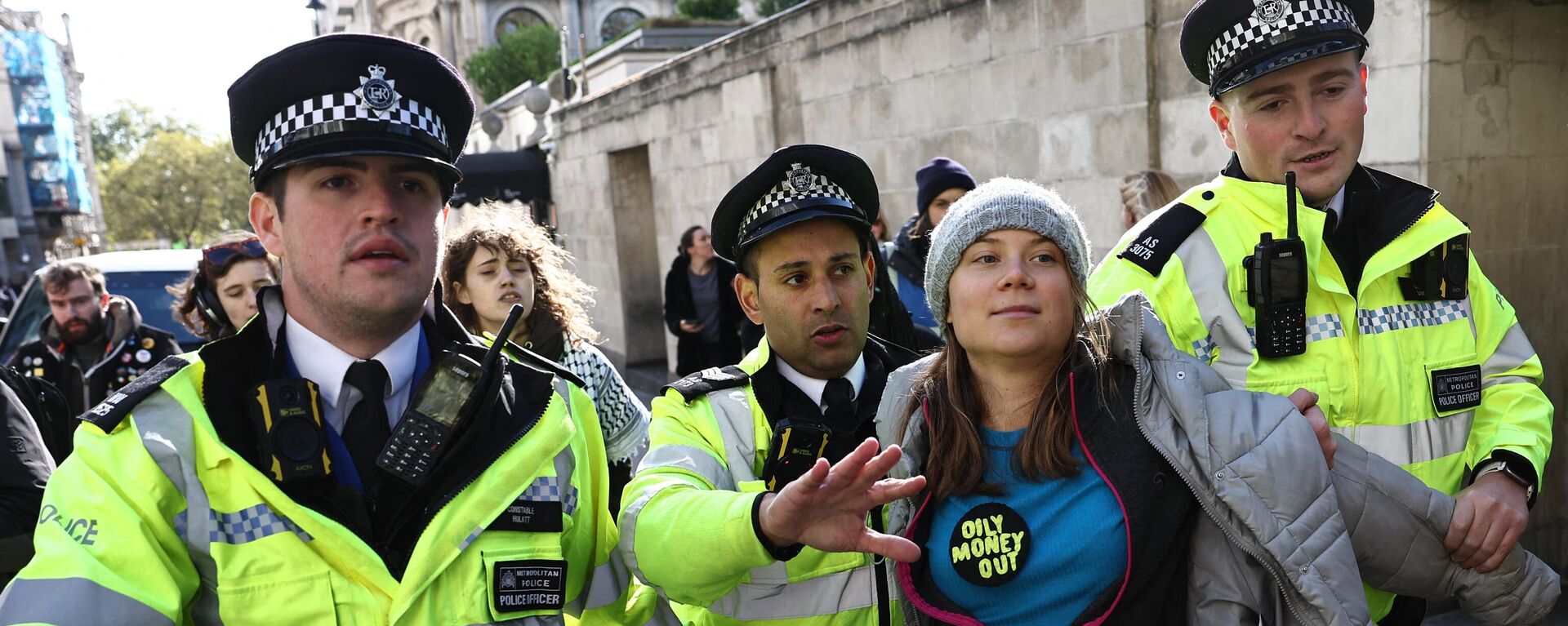 Swedish climate activist Greta Thunberg is arrested outside the InterContinental London Park Lane during the Oily Money Out demonstration organised by Fossil Free London and Greenpeace on the sidelines of the opening day of the Energy Intelligence Forum 2023 in London on October 17, 2023. - Sputnik International, 1920, 17.10.2023