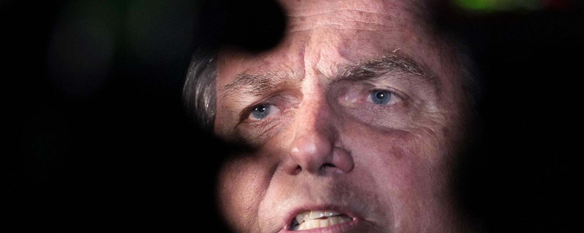 FILE - Former President Jair Bolsonaro talks to reporters after arriving at the airport in Brasilia, Brazil, Friday, June 30, 2023. Bolsonaro denied on Thursday, Sept. 21, a report claiming he had consulted top military leaders to stage a coup and stop his successor Luiz Inácio Lula da Silva from taking office in January. - Sputnik International, 1920, 17.10.2023