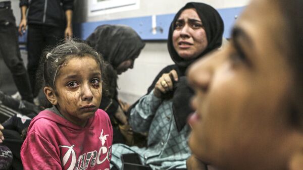Раненые в больнице аль-Шифа после удара по больнице Аль-Ахли в Газе  - Sputnik International