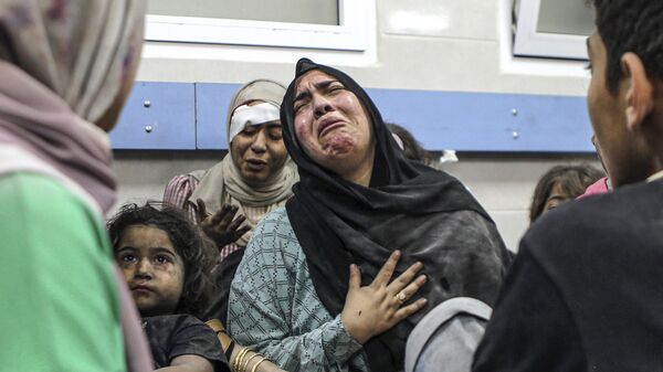 Wounded Palestinians Ahli Arab hospital at the al-Shifa hospital, following Israeli airstrikes, in Gaza City, central Gaza Strip, Tuesday, Oct. 17, 2023 - Sputnik International