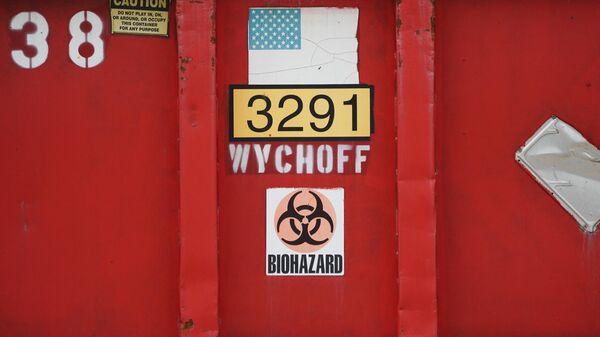A biohazard dumpster sits outside of Wyckoff Hospital in the Bushwick section of Brooklyn April 5, 2020 in New York - Sputnik International