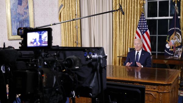 US President Joe Biden addresses the nation on the conflict between Israel and Gaza and the conflagration in Ukraine from the Oval Office of the White House in Washington, DC, on October 19, 2023. - Sputnik International