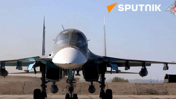 Russia's Su-34 aircraft destroys enemy fortified positions in South Donetsk direction - Sputnik International