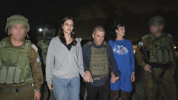 In this photo provided by the Government of Israel, Judith Raanan, right, and her 17-year-old daughter Natalie are escorted by Israeli soldiers and Gal Hirsch, Prime Minister Benjamin Netanyahu's special coordinator for returning the hostages, as they return to Israel from captivity in the Gaza Strip, Friday, Oct. 20, 2023. Hamas released the pair in what it said was a goodwill gesture late Friday, nearly two weeks after they were captured in a bloody cross-border raid by the Islamic militant group. The Hamas attack sparked a war that is entering its third week, and Hamas is believed to still be holding some 200 people hostage. - Sputnik International
